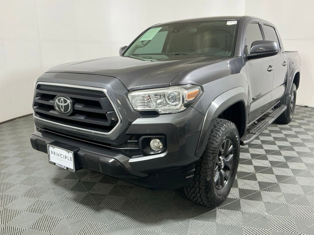 Used 2020 Toyota Tacoma SR5 w/ SR5 Appearance Package (SM) RWD image 2