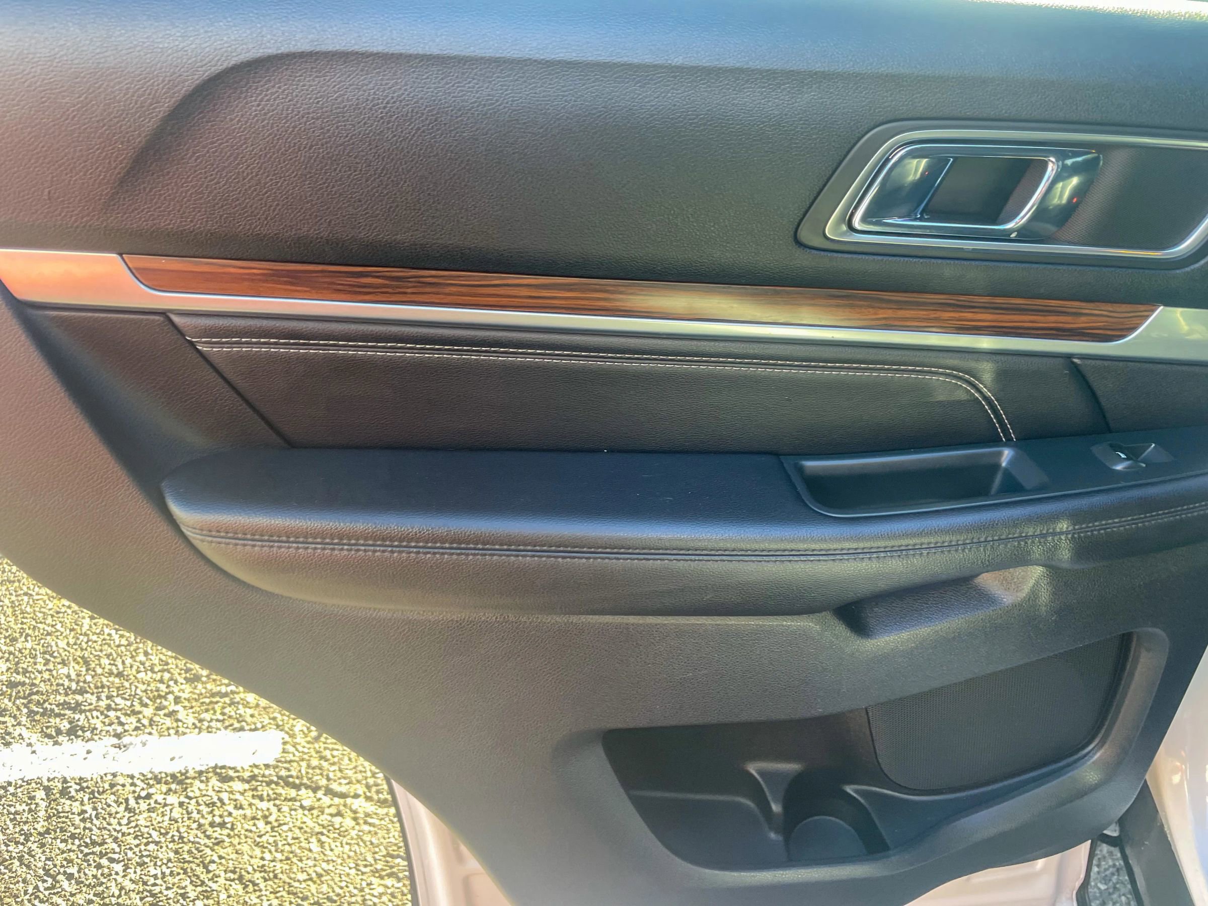 Used 2018 Ford Explorer Limited image 15