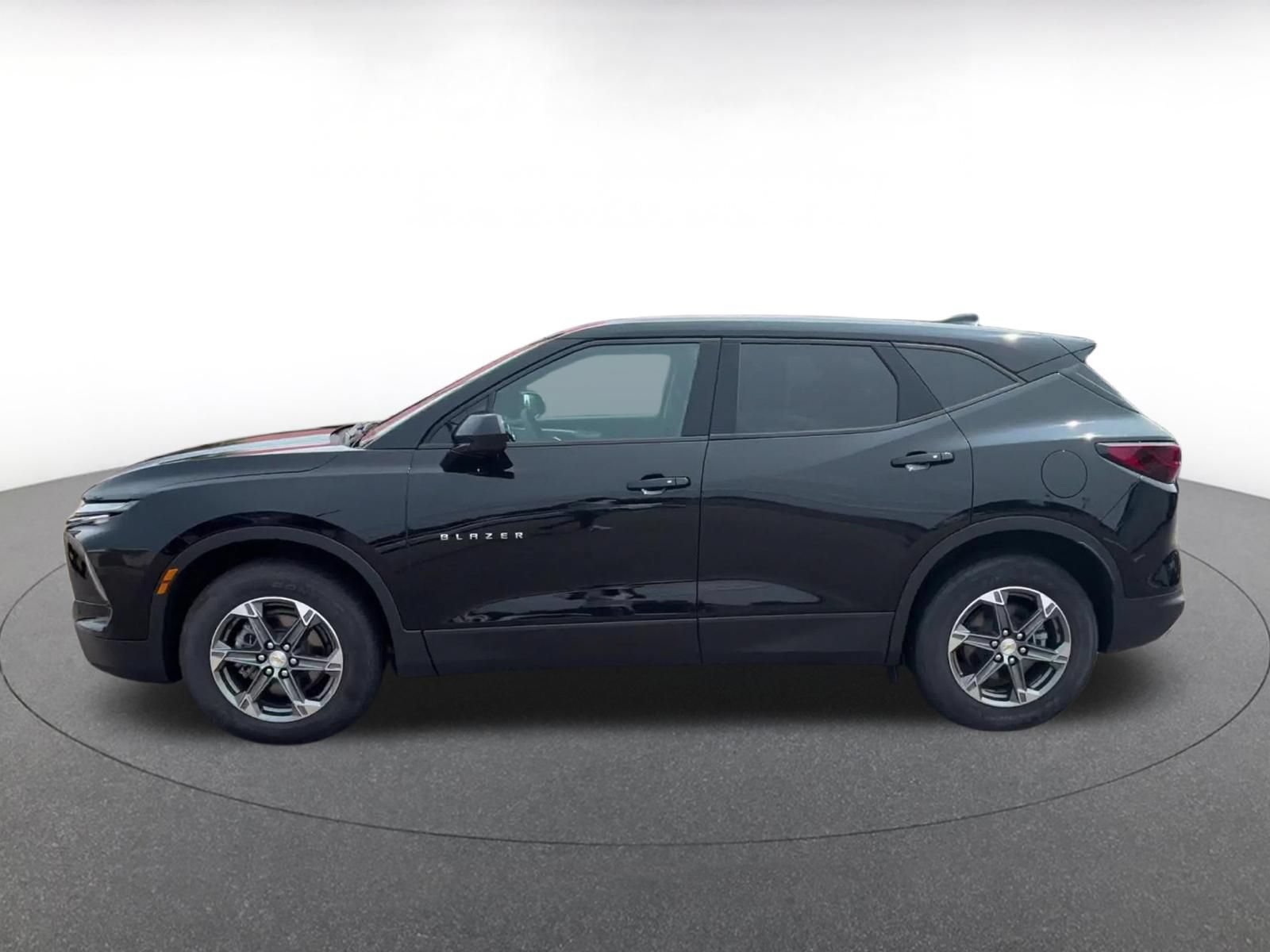 Used 2025 Chevrolet Blazer LT FWD image 8