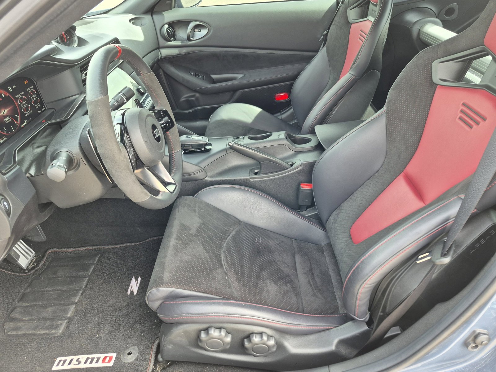 Used 2024 Nissan Z NISMO w/ Floor Mat Package image 16