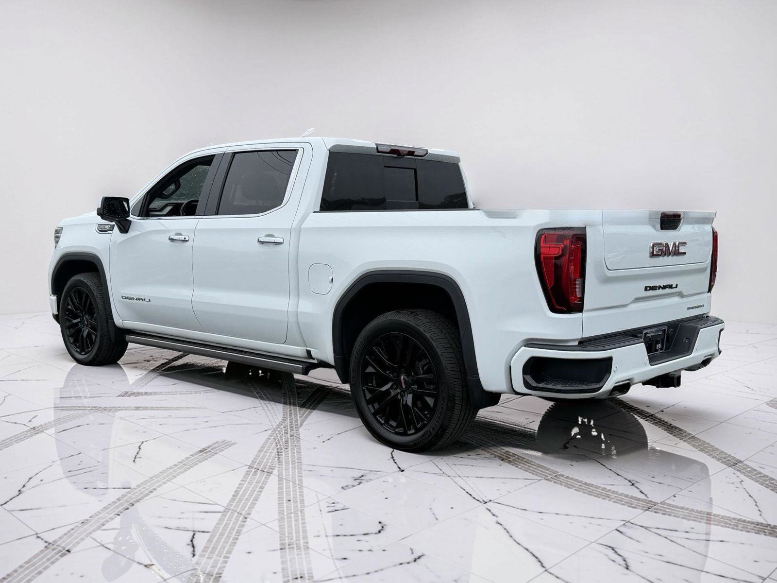 Used 2023 GMC Sierra 1500 Denali w/ Technology Package AWD/4WD image 4