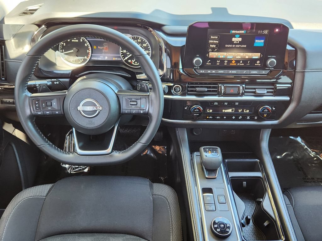 Used 2024 Nissan Pathfinder SV w/ Black Appearance Package AWD/4WD image 3
