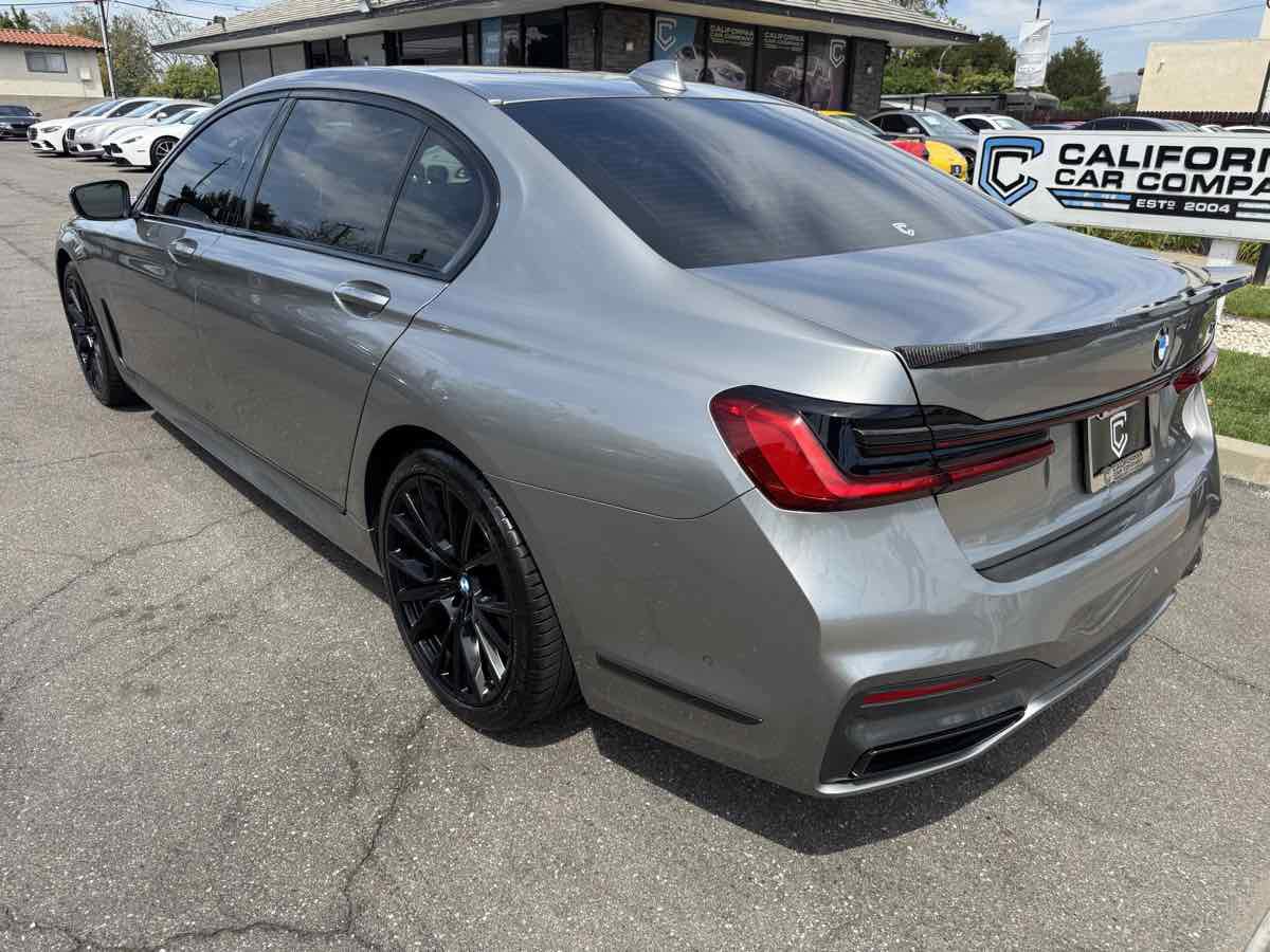 Used 2021 BMW 740i w/ M Sport Package image 3