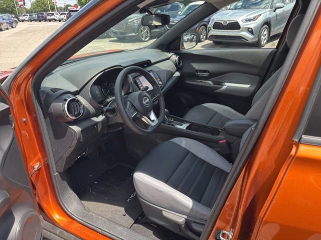 Used 2024 Nissan Kicks SR w/ SR Premium Package FWD image 24