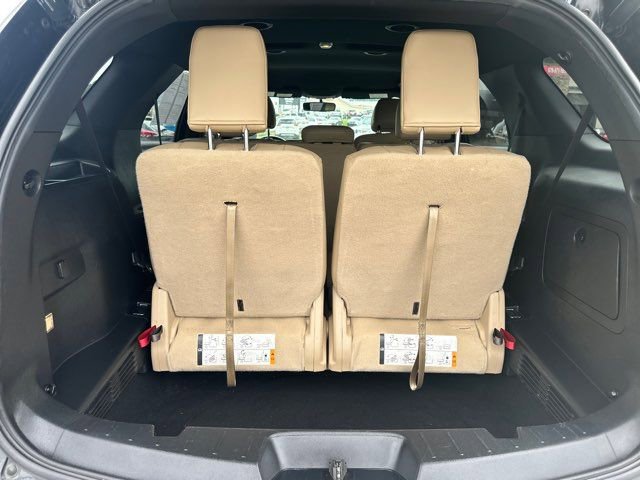 Used 2017 Ford Explorer XLT w/ Equipment Group 202A image 14