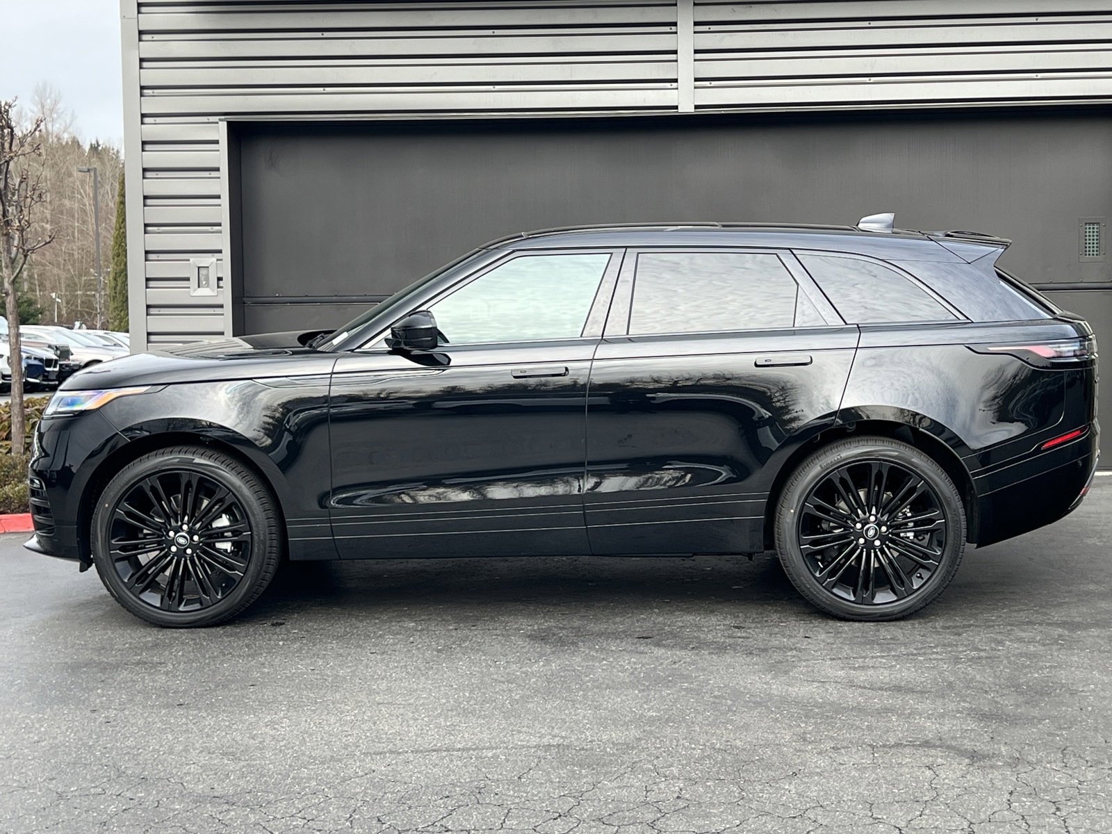 New 2025 Land Rover Range Rover Velar Dynamic SE image 5