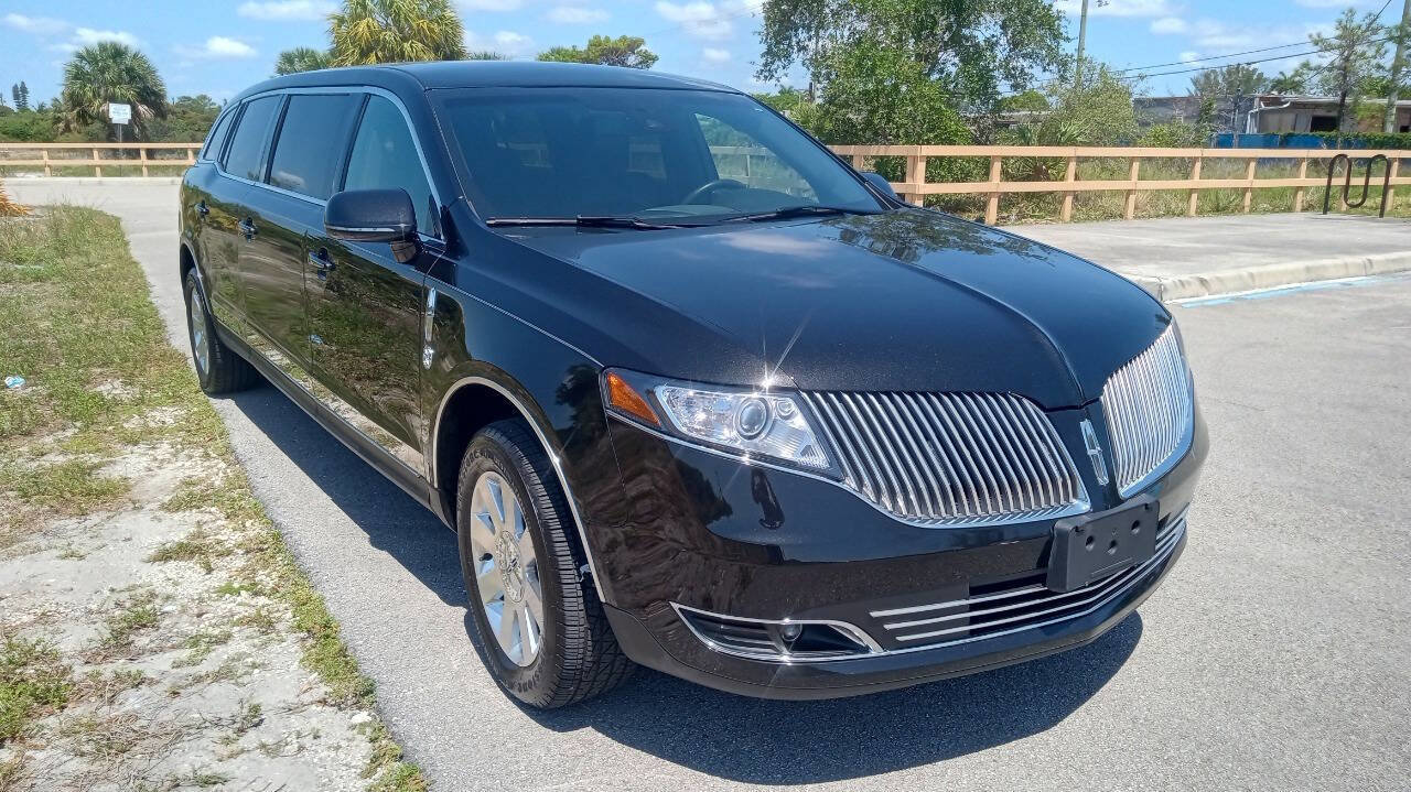 Used 2014 Lincoln MKT AWD image 4