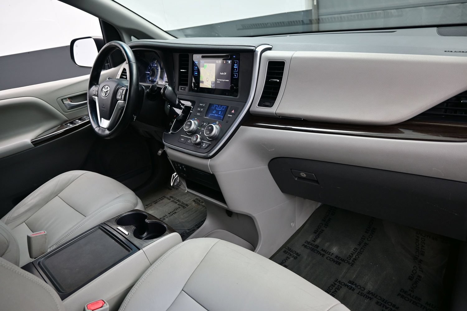 Used 2015 Toyota Sienna XLE w/ XLE Navigation Package FWD image 15