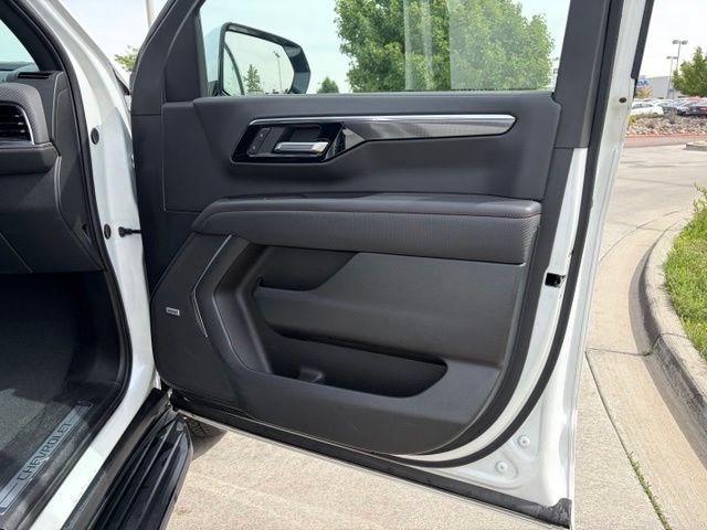 Used 2025 Chevrolet Suburban RST w/ Comfort Package AWD/4WD image 23