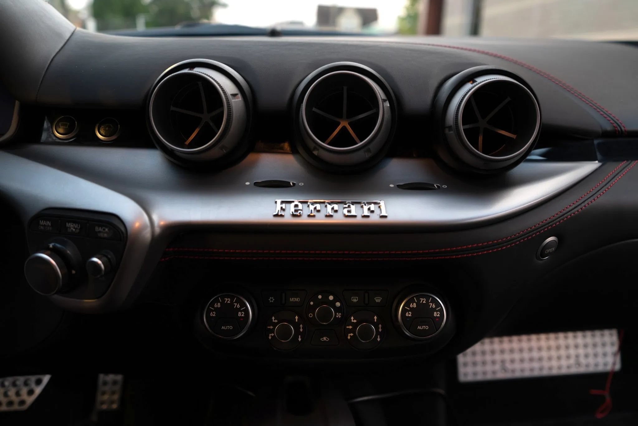 Used 2015 Ferrari F12 Berlinetta RWD image 25