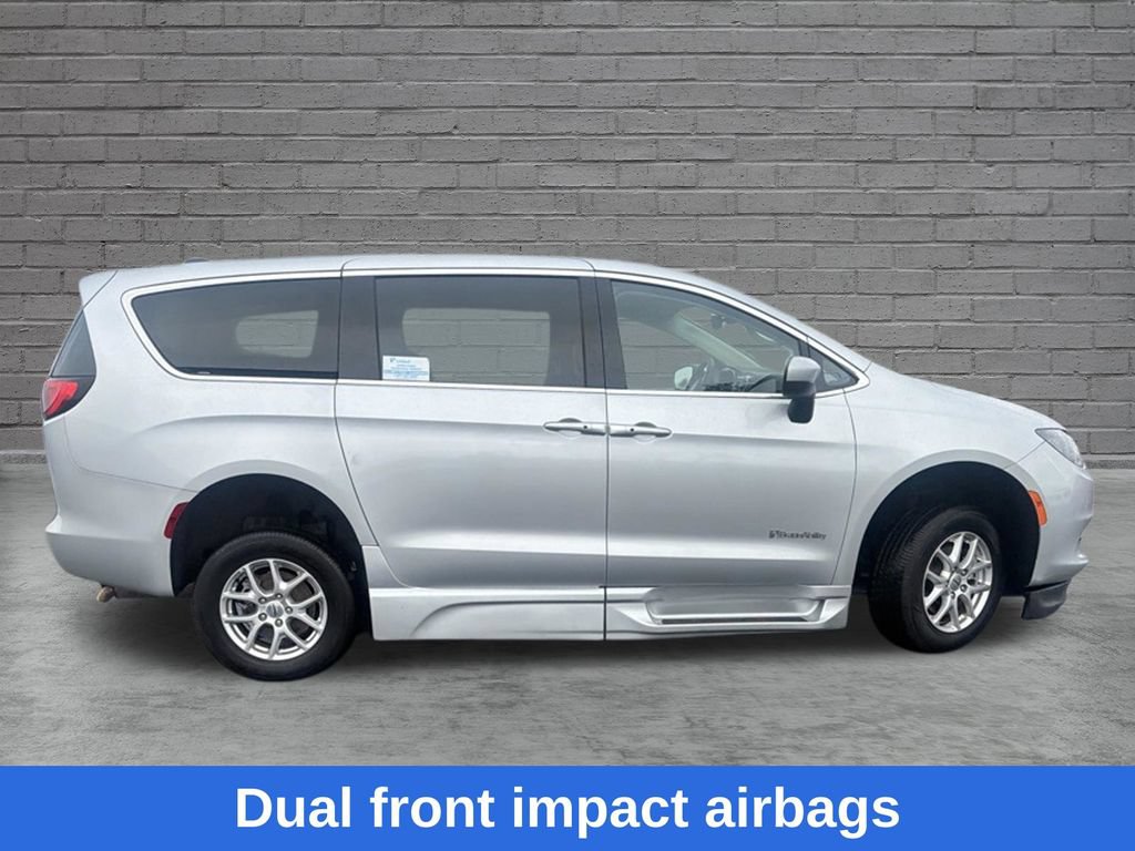 Used 2023 Chrysler Voyager LX FWD image 9