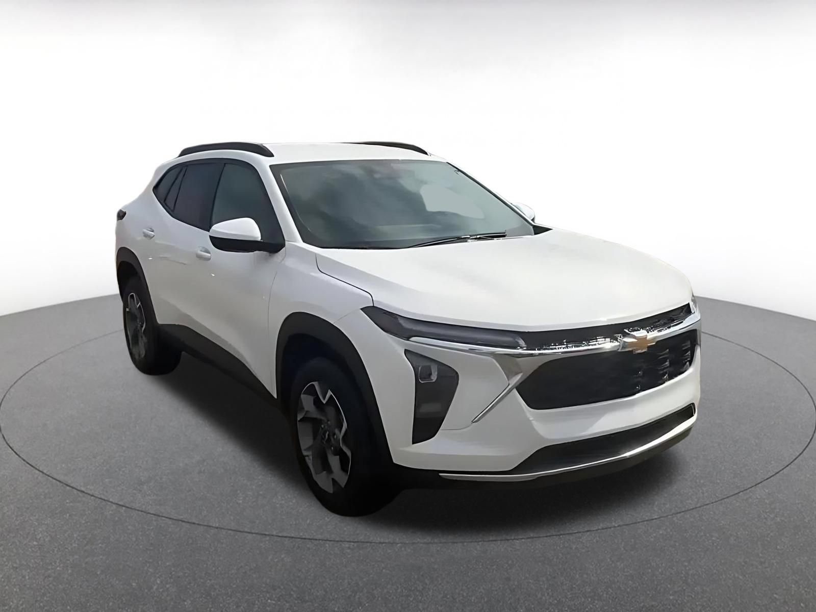 Used 2025 Chevrolet Trax LT FWD image 3