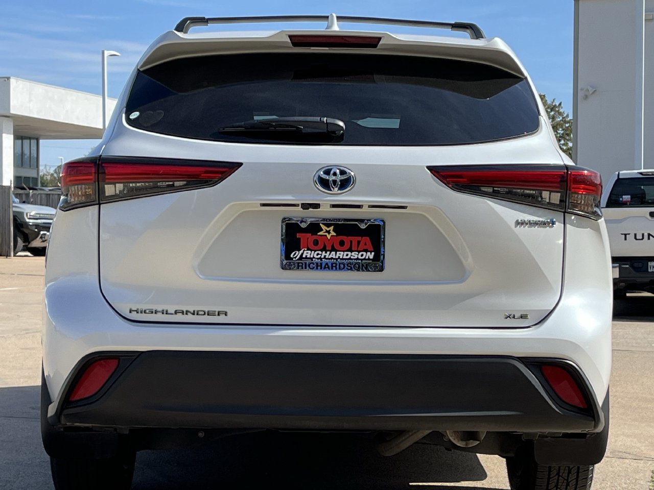 Used 2023 Toyota Highlander Bronze Edition FWD image 5