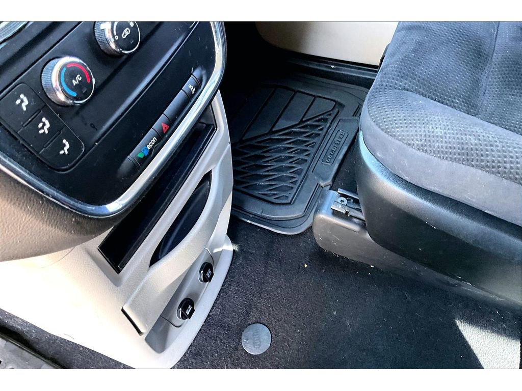 Used 2018 Dodge Grand Caravan w/ UConnect Hands-Free Group image 14
