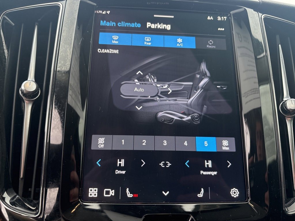 Certified 2024 Volvo XC60 B5 Plus image 27