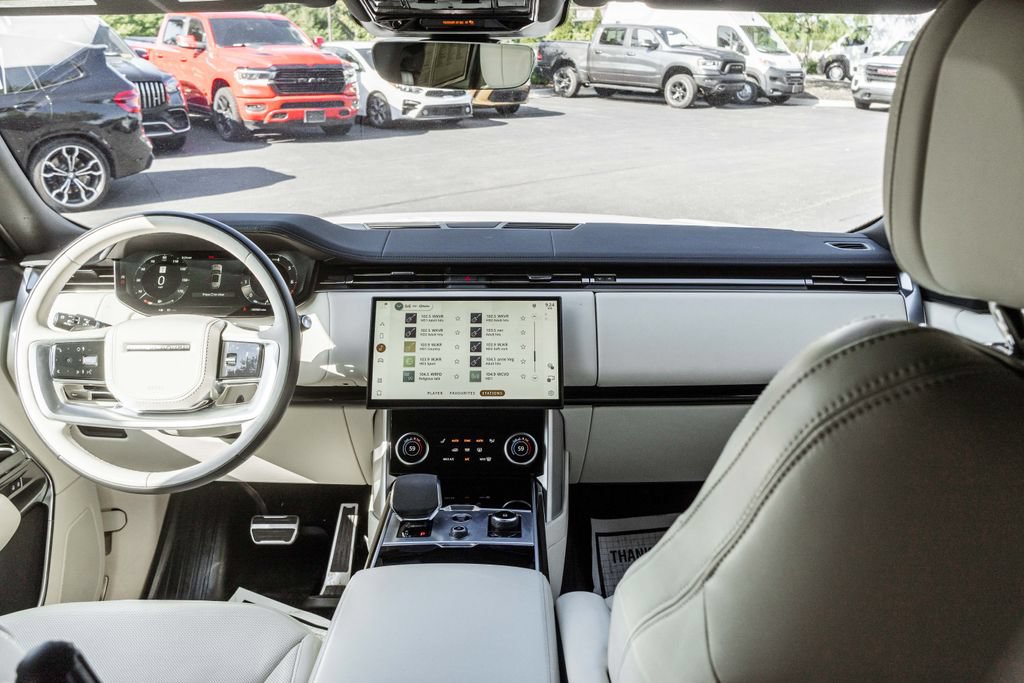 Used 2023 Land Rover Range Rover SE AWD/4WD image 7