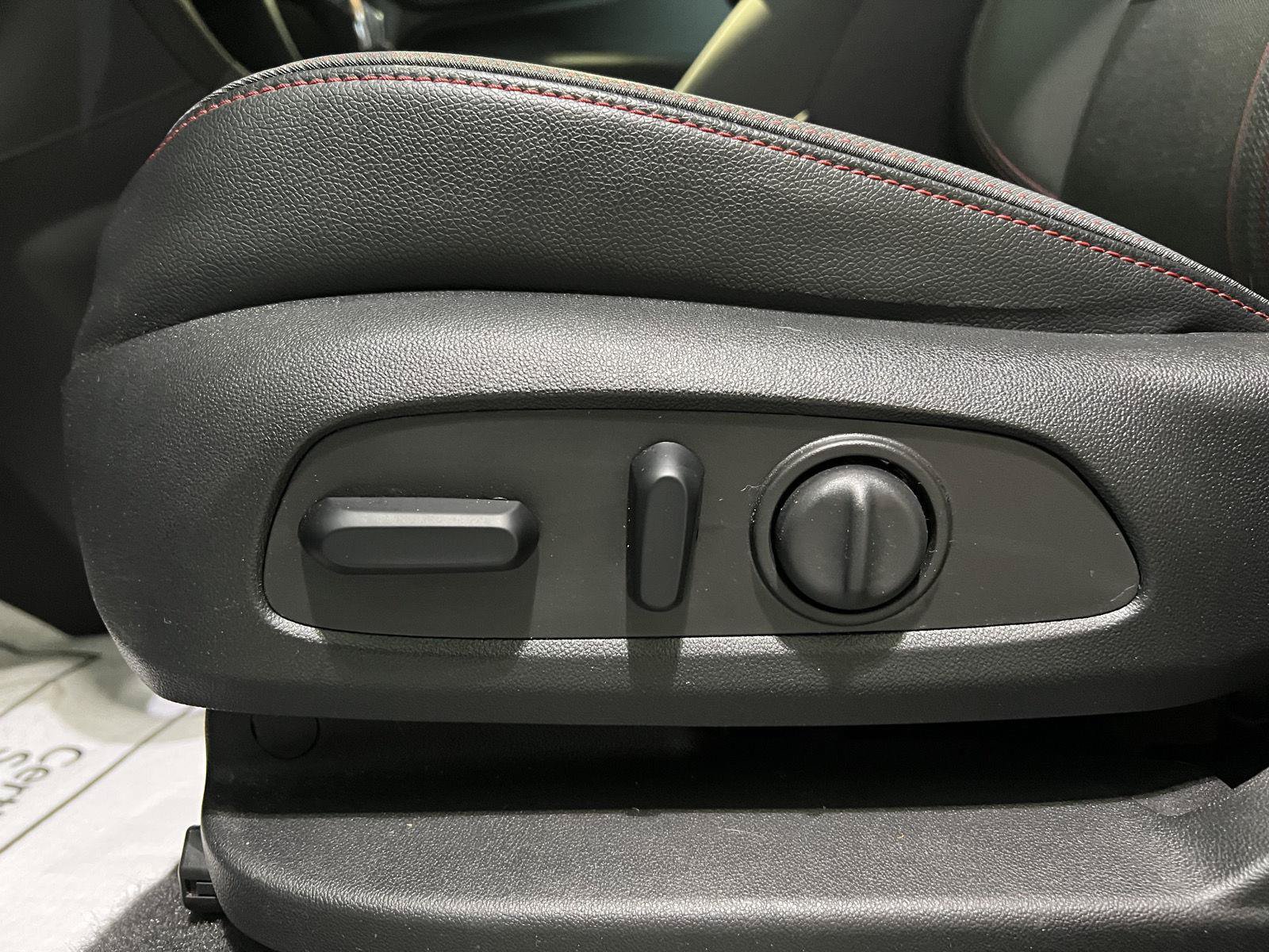Used 2024 Chevrolet Equinox RS AWD/4WD image 18