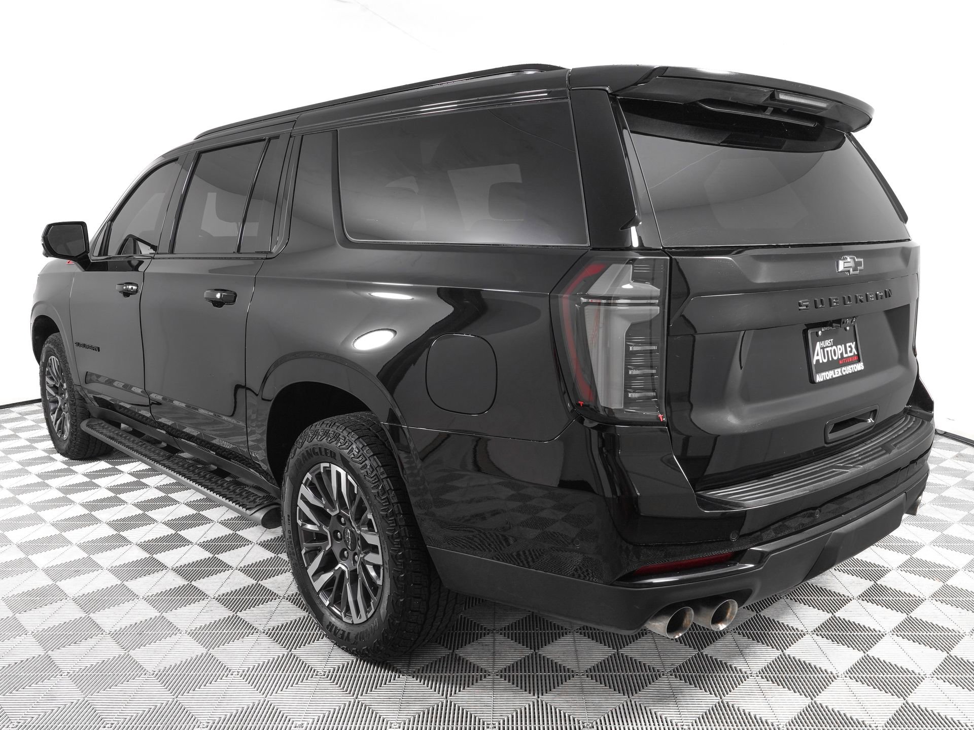 Used 2025 Chevrolet Suburban Z71 w/ Z71 Off-Road Package AWD/4WD image 6