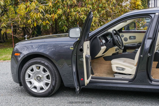 Used 2011 Rolls-Royce Ghost image 31