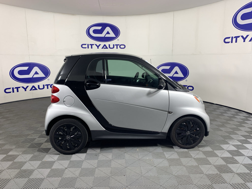 Used 2015 smart fortwo pure RWD image 2