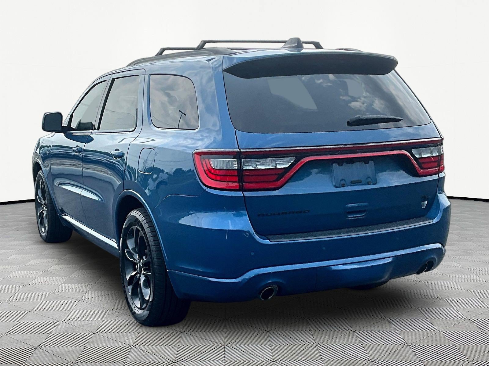Used 2023 Dodge Durango R/T w/ Blacktop Package RWD image 4