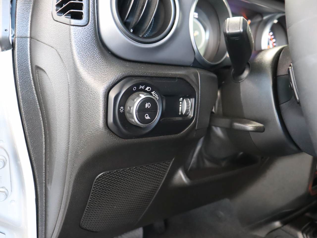 Used 2023 Jeep Gladiator Sport AWD/4WD image 13
