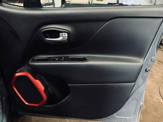 Used 2016 Jeep Renegade Trailhawk w/ Premium Trailhawk Package image 14