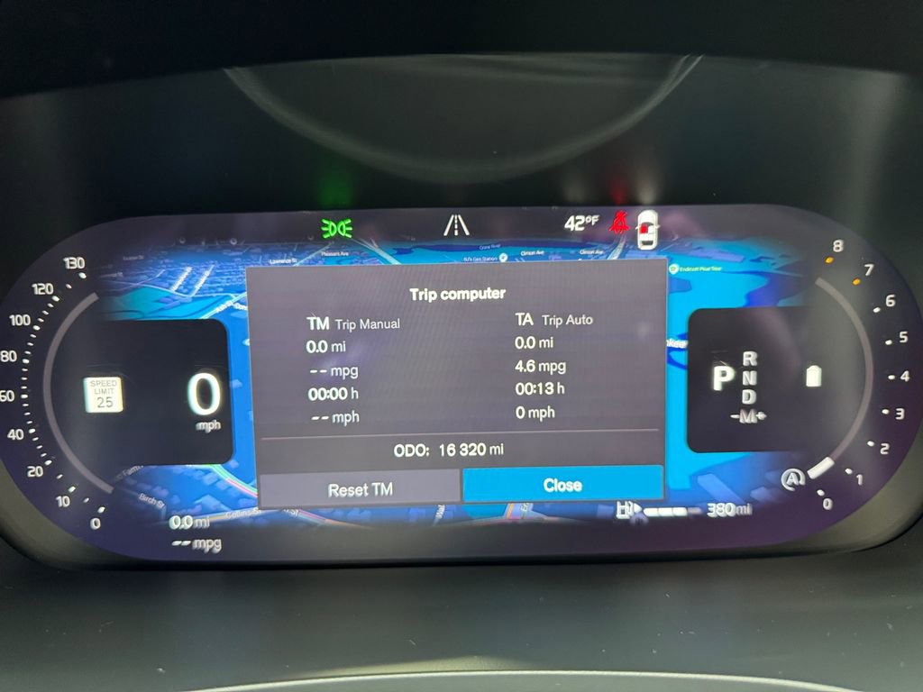 Certified 2025 Volvo S60 B5 Core image 23