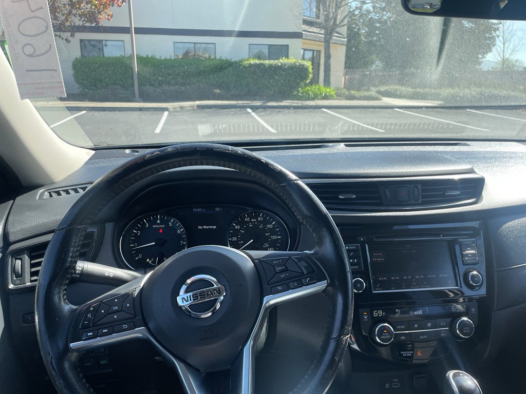 Used 2020 Nissan Rogue SV image 18