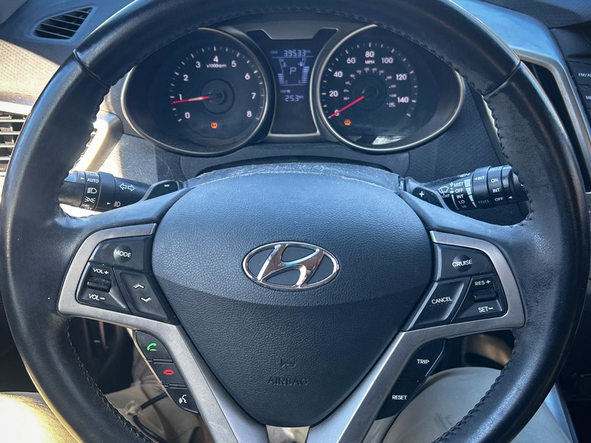 Used 2014 Hyundai Veloster w/ Technology Package 03 image 24