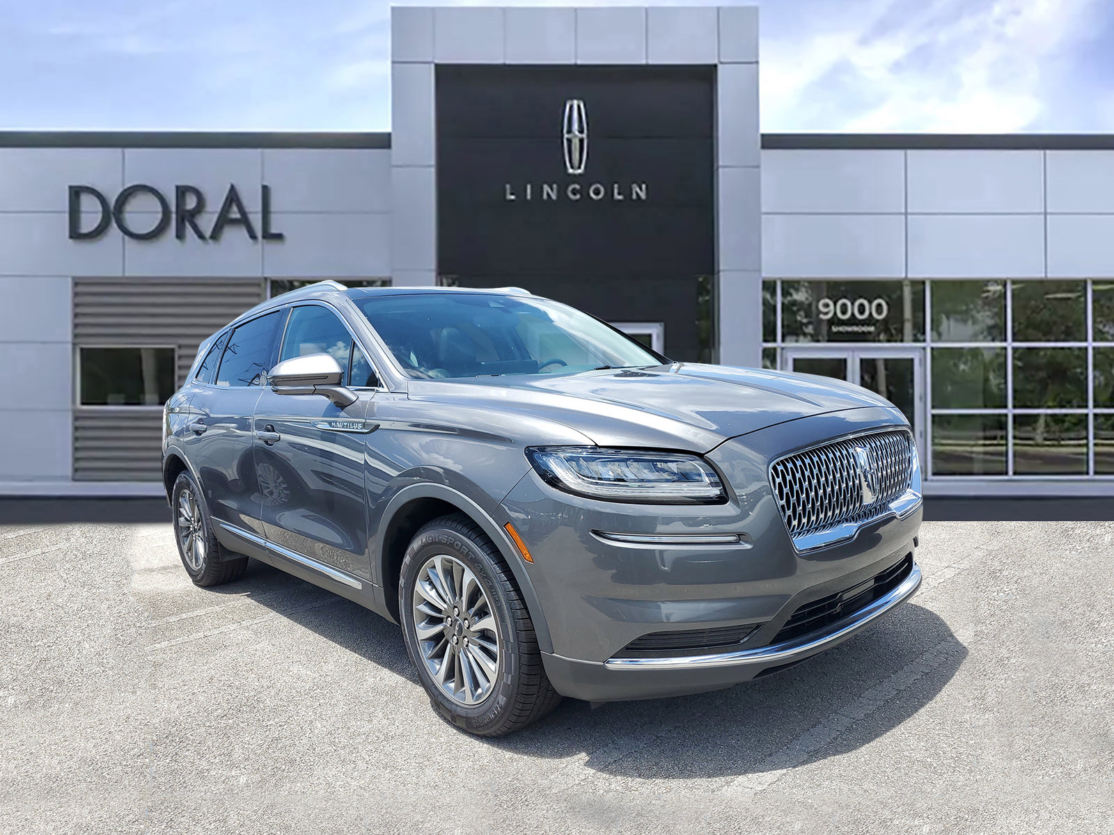 Used 2021 Lincoln Nautilus Reserve w/ Class II Trailer Tow Package FWD image 1