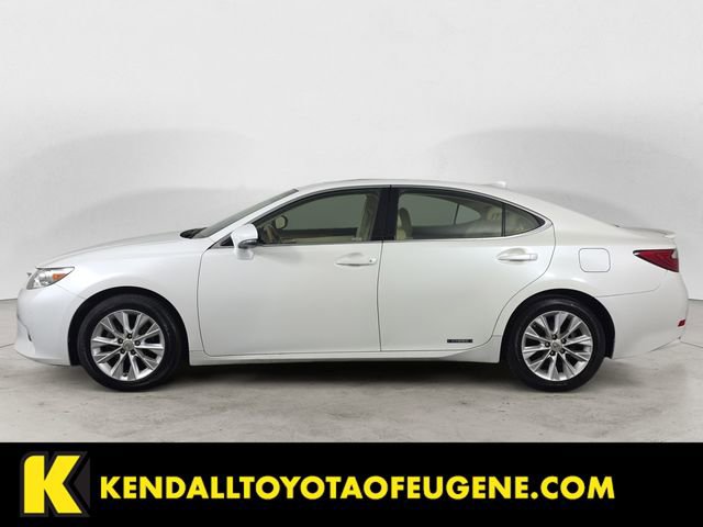 Used 2015 Lexus ES 300h w/ Premium Package w/Bamboo Trim FWD image 2