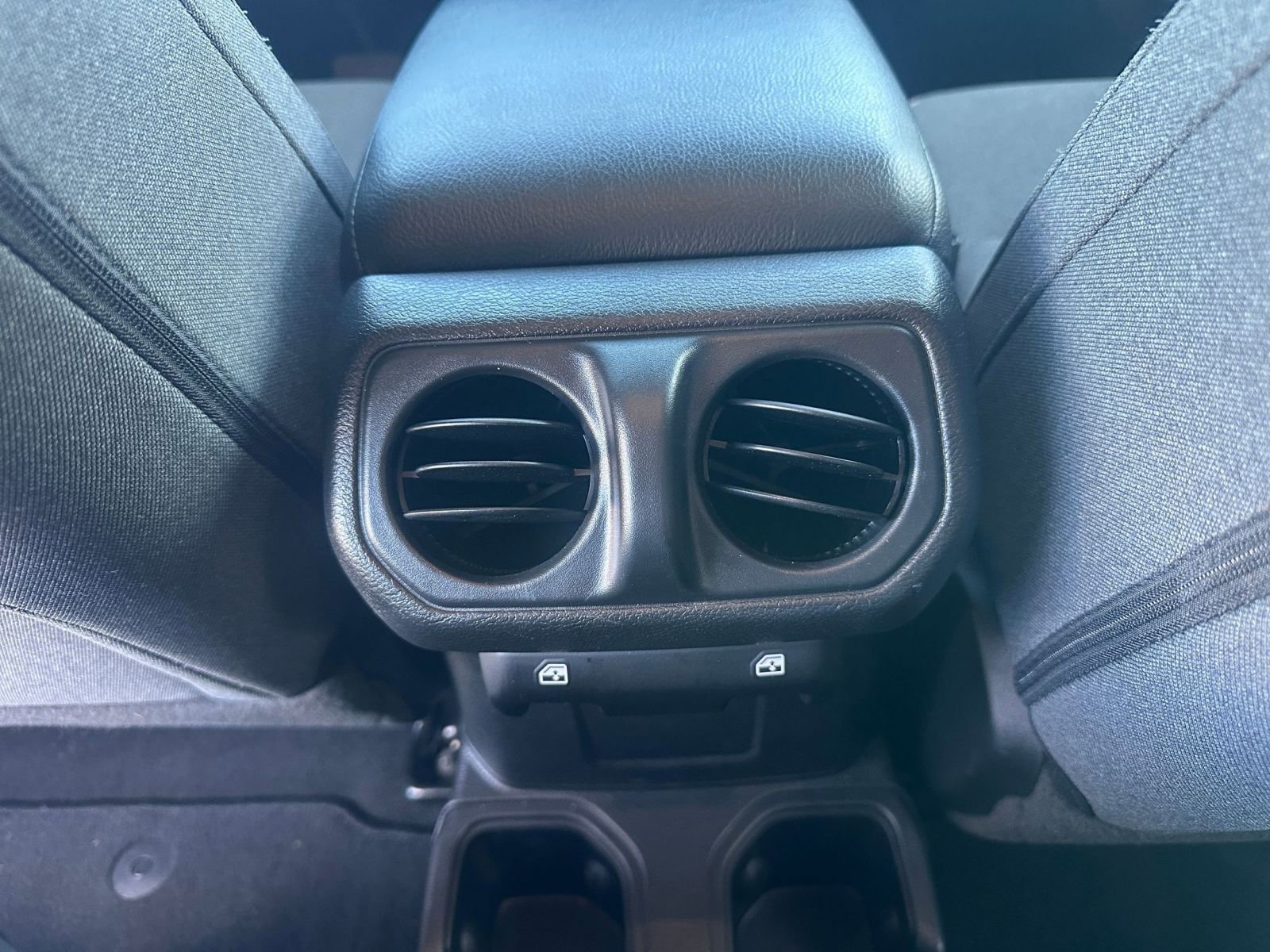 Used 2025 Jeep Wrangler Sport S image 23