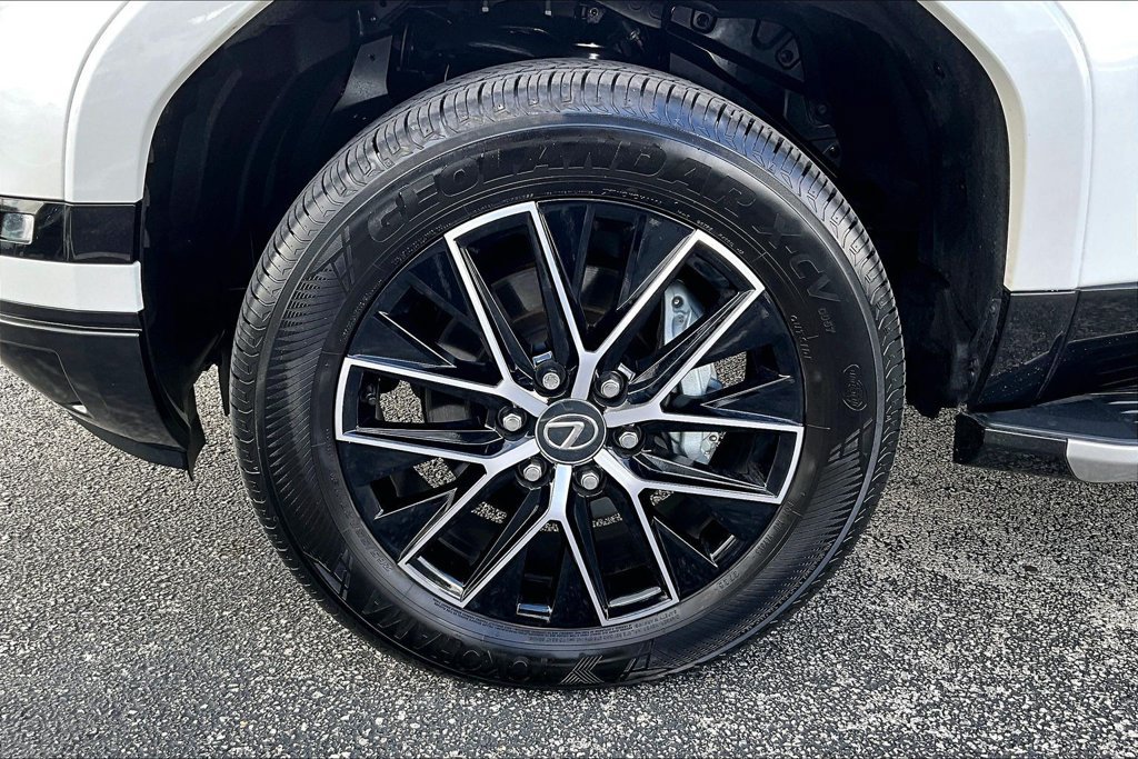Used 2025 Lexus GX 550 w/ Accessory Package (2T) AWD/4WD image 11