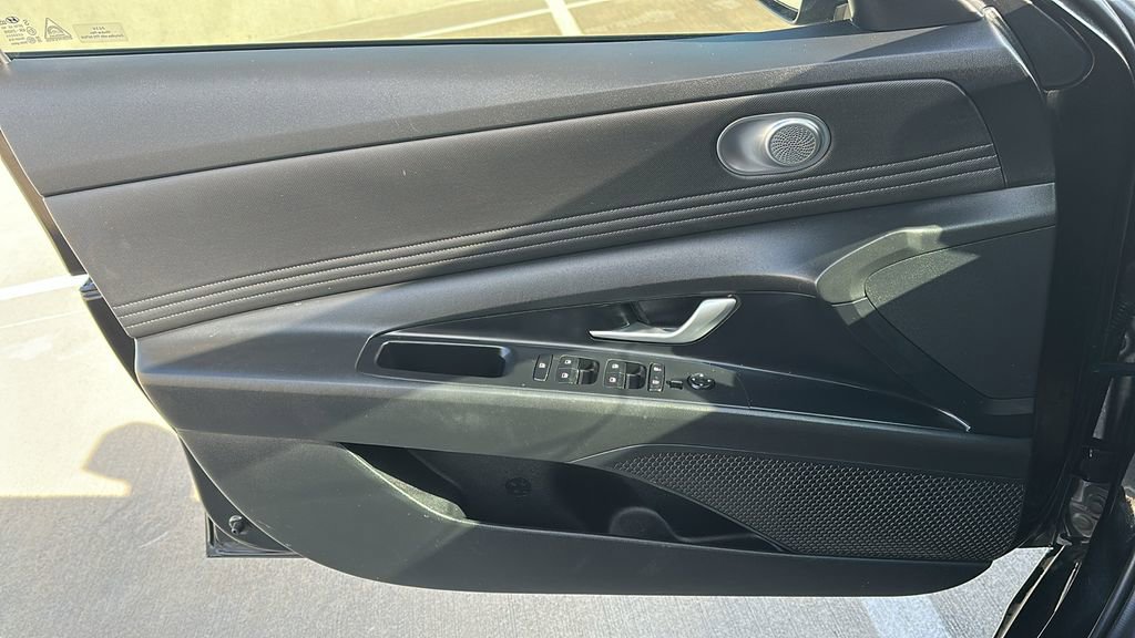 Used 2023 Hyundai Elantra SEL w/ Convenience Package image 19