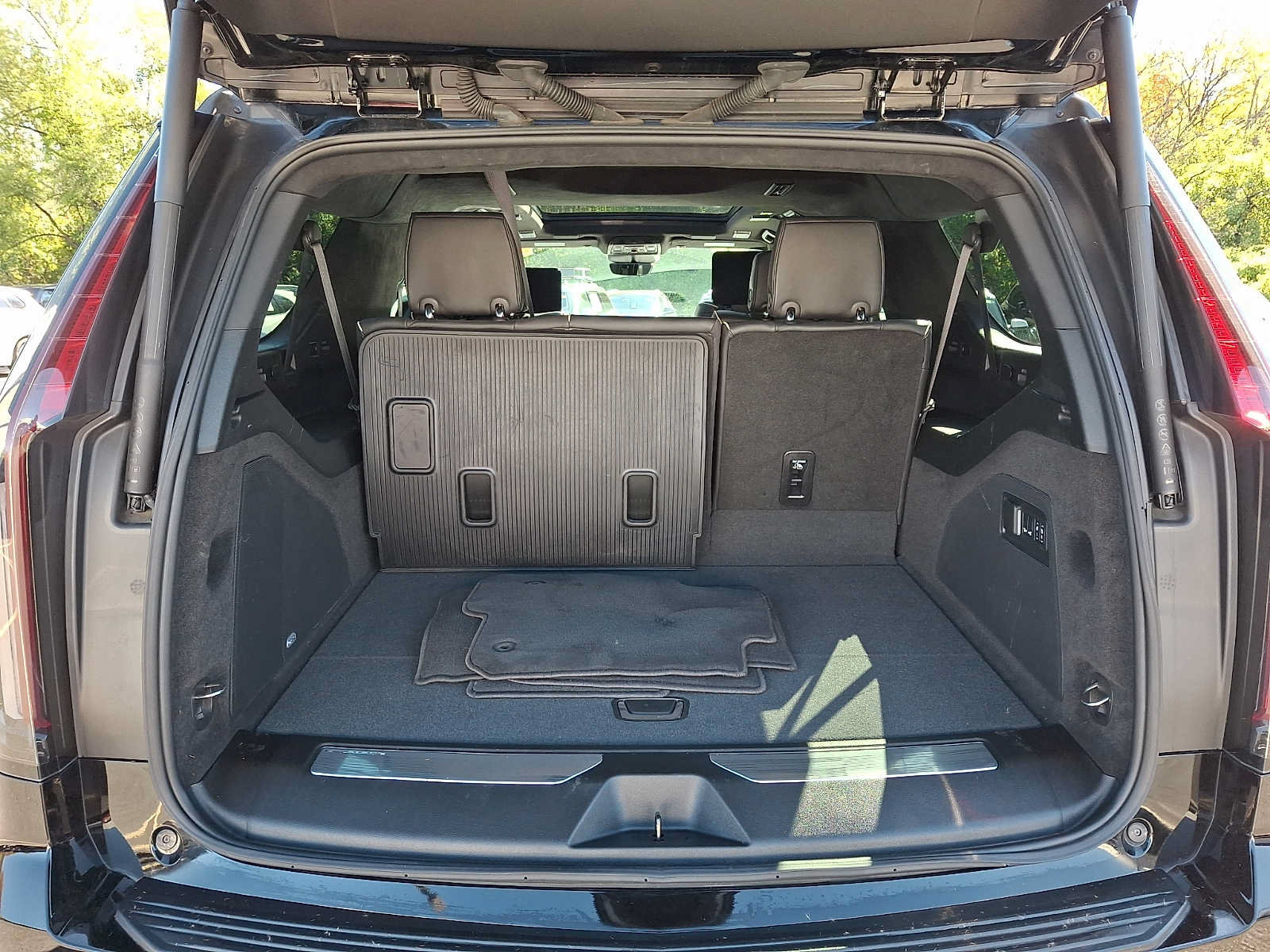 Certified 2024 Cadillac Escalade ESV Sport Platinum AWD/4WD image 30