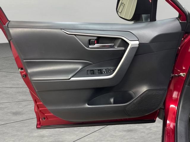 Used 2019 Toyota RAV4 XLE w/ Phone Cable & Charge Package image 10