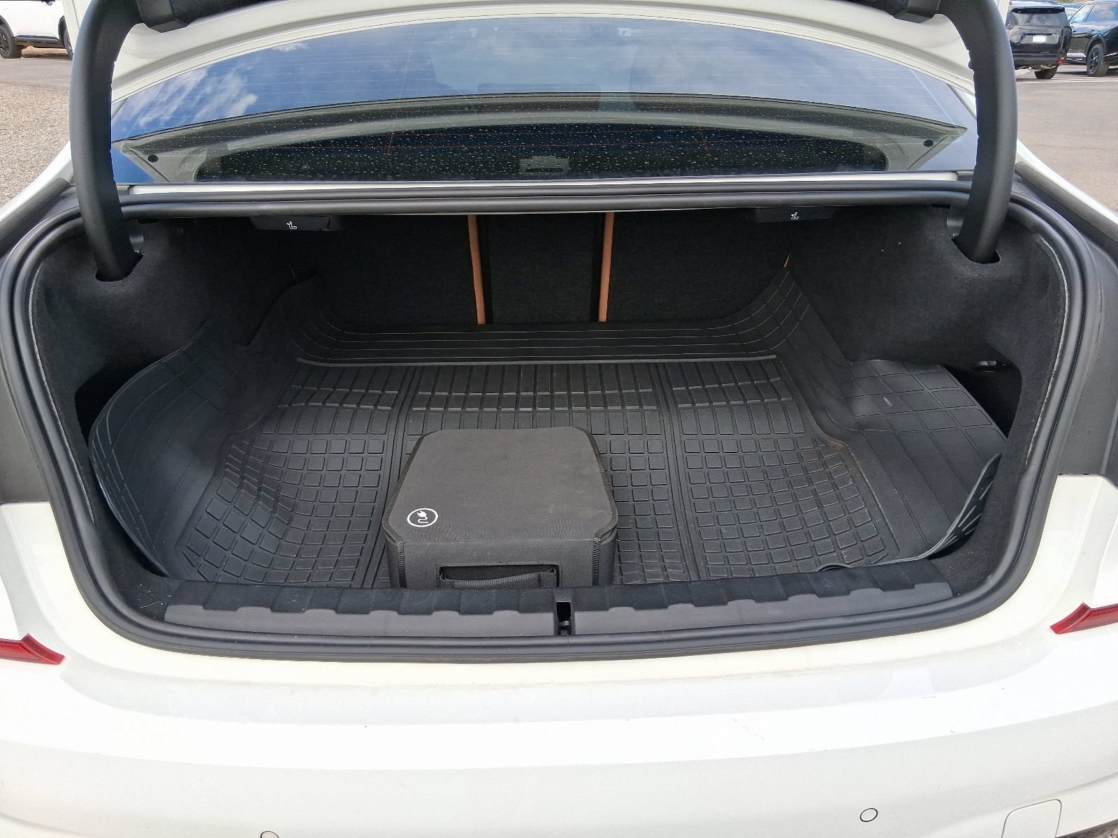 Used 2021 BMW 330e RWD image 12