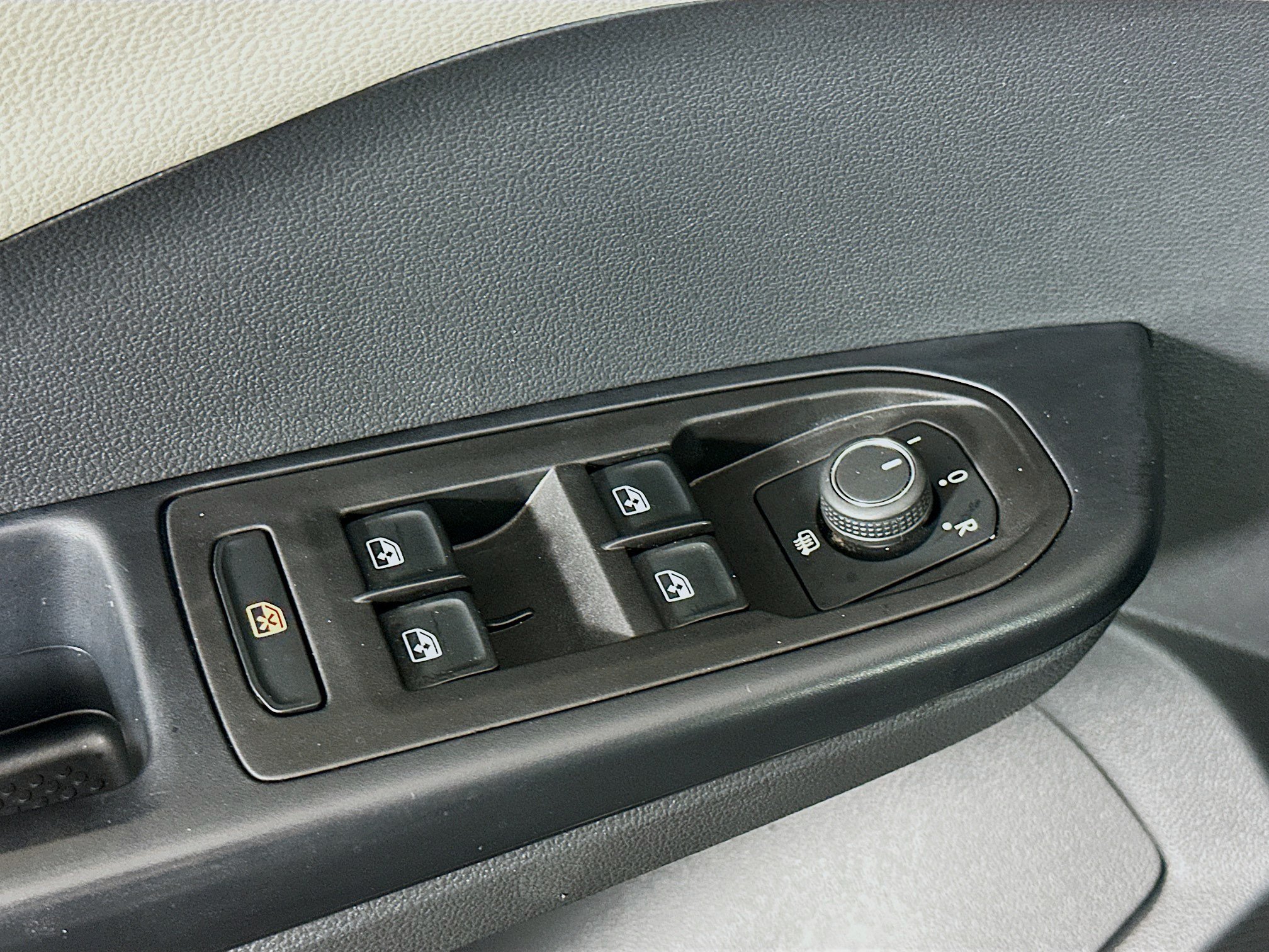 Used 2025 Volkswagen Taos S AWD/4WD image 15
