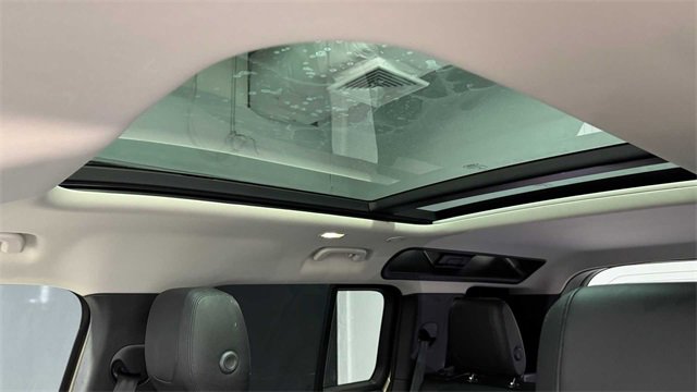 Used 2020 Land Rover Defender 110 SE image 34