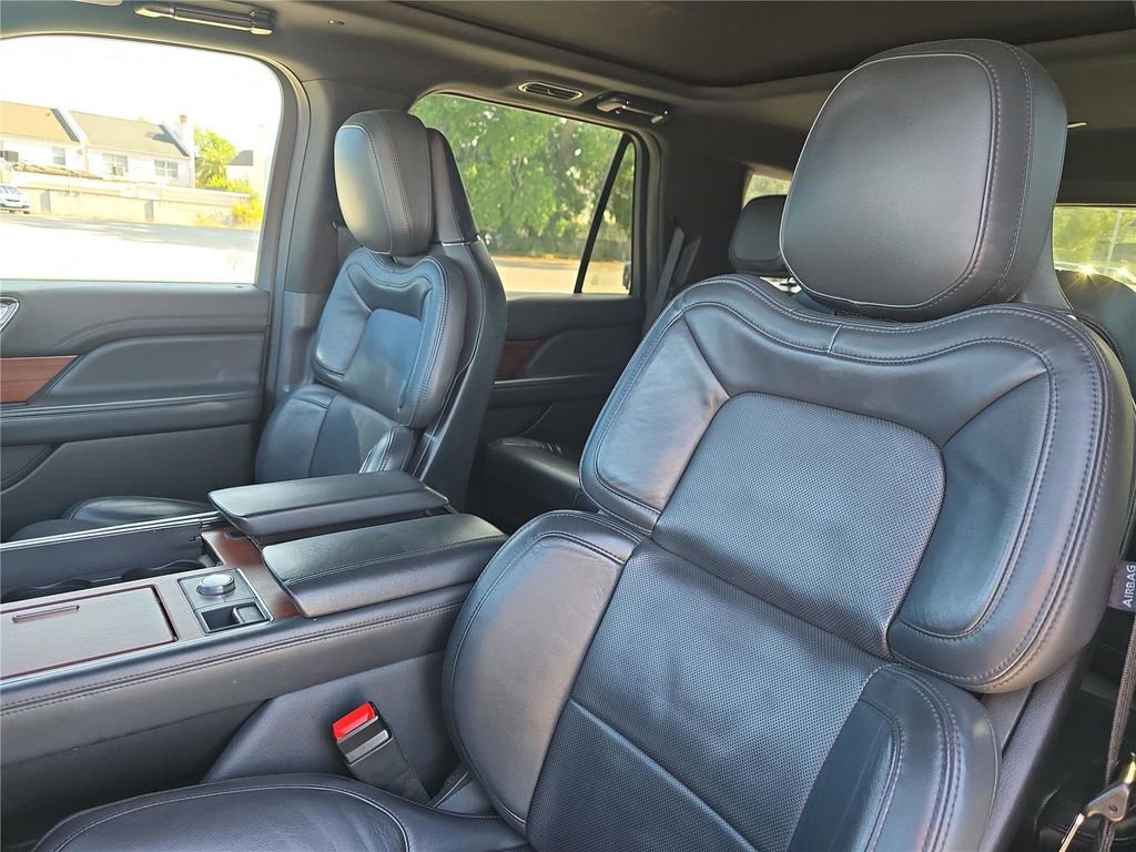 Certified 2023 Lincoln Navigator Reserve AWD/4WD image 15