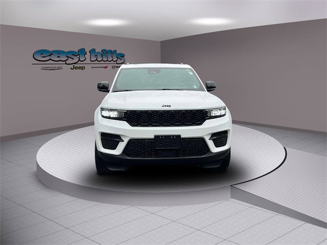 Certified 2023 Jeep Grand Cherokee Altitude image 2