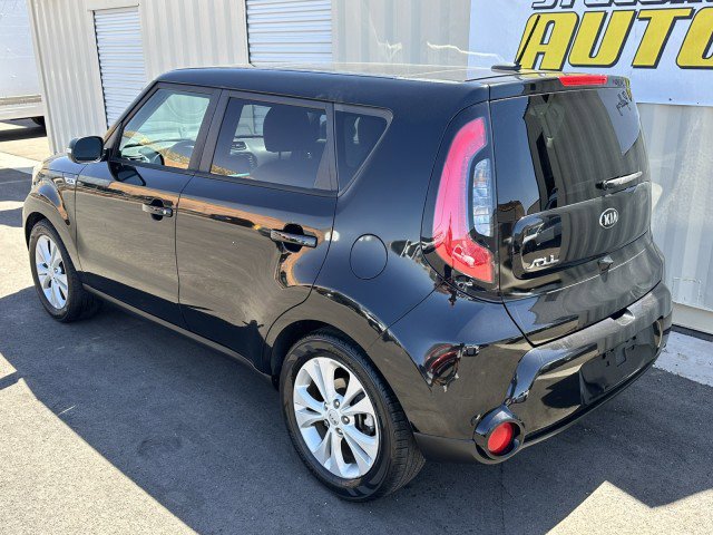 Used 2016 Kia Soul ! w/ Premium Package FWD image 2