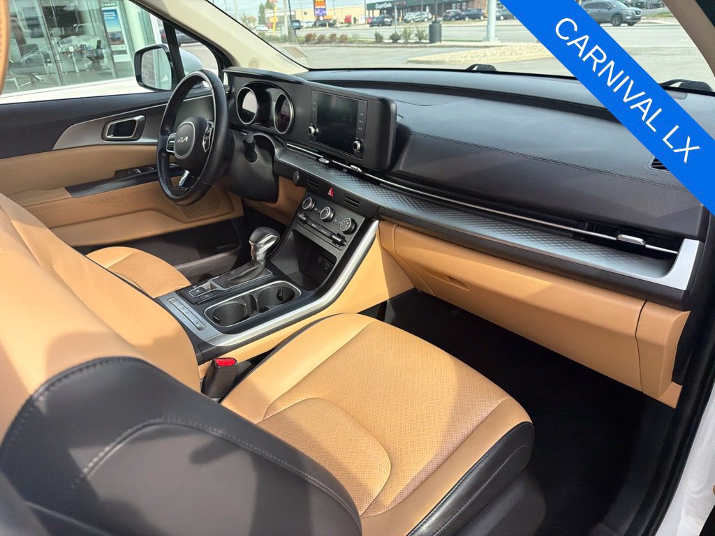 Used 2023 Kia Carnival LX FWD image 7