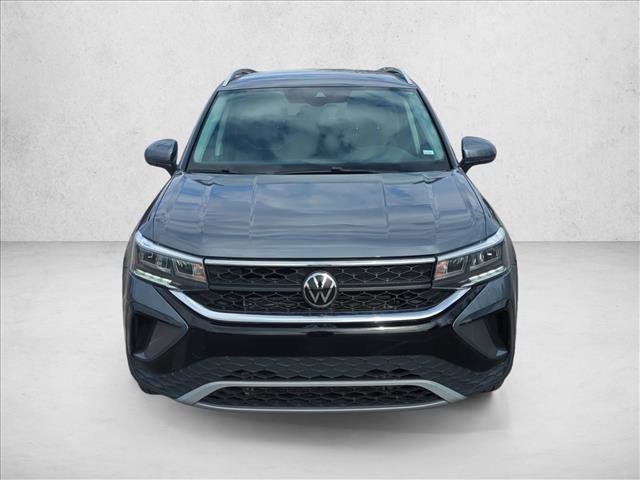 Used 2024 Volkswagen Taos SE image 2
