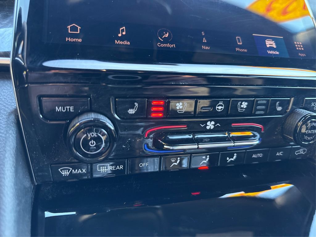 Used 2023 Jeep Grand Cherokee Trailhawk w/ Luxury Tech Group III image 32