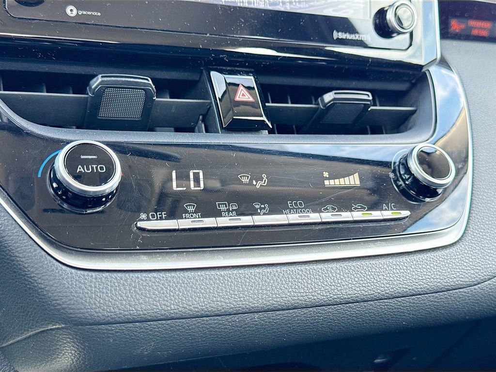 Used 2021 Toyota Corolla LE FWD image 12
