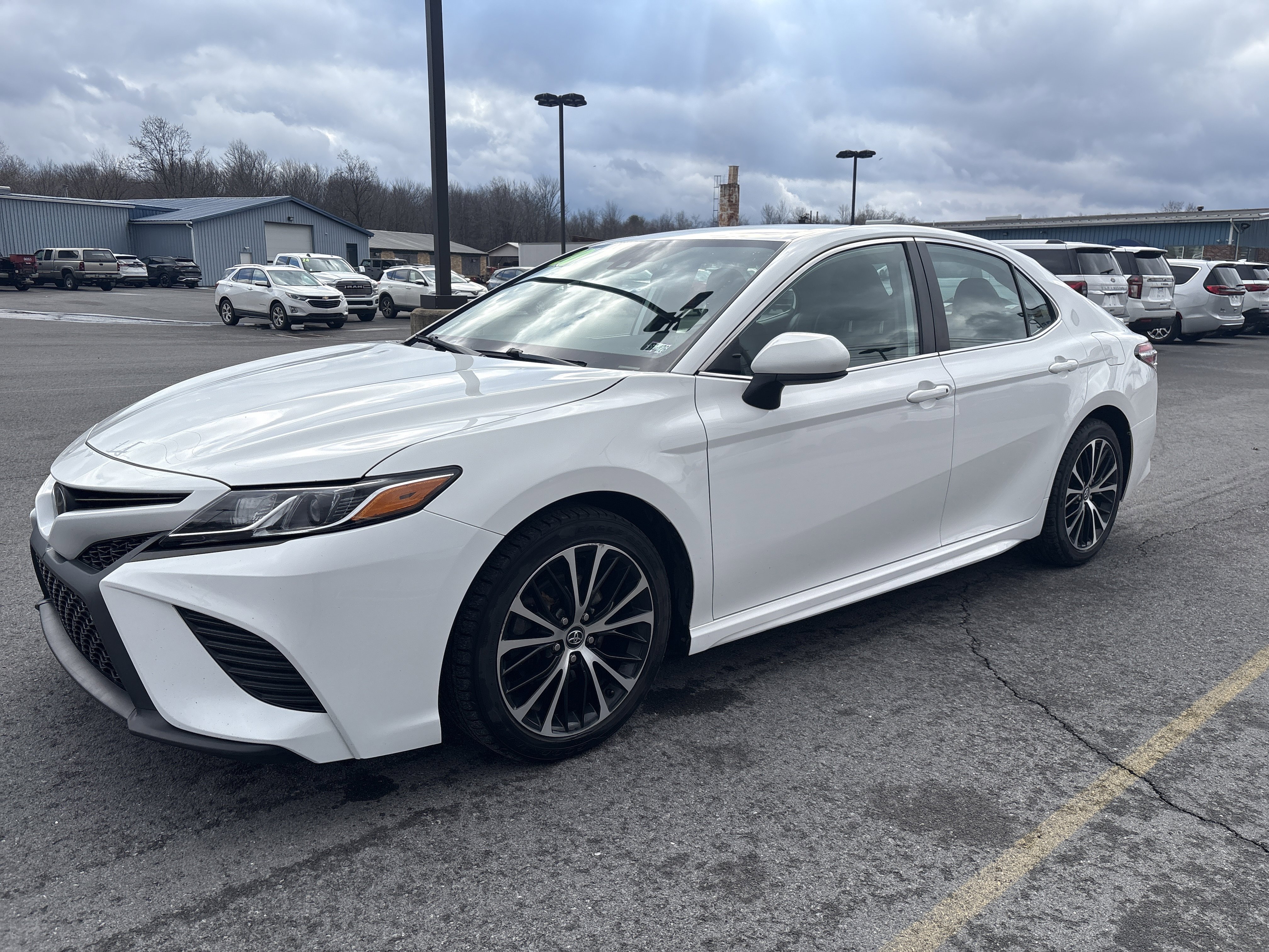 Used 2020 Toyota Camry SE image 8