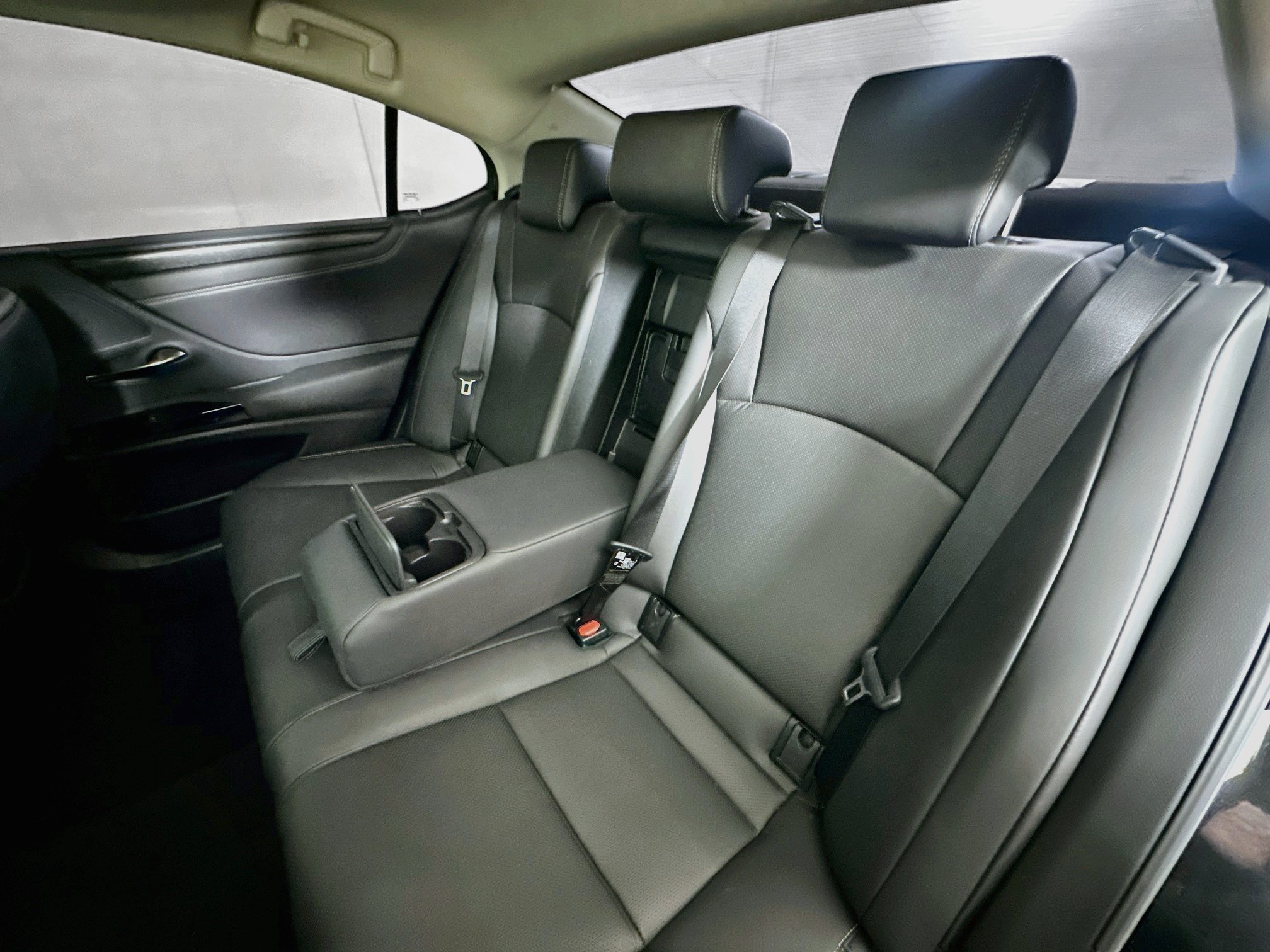 Used 2024 Lexus ES 300h w/ Premium Package FWD image 27