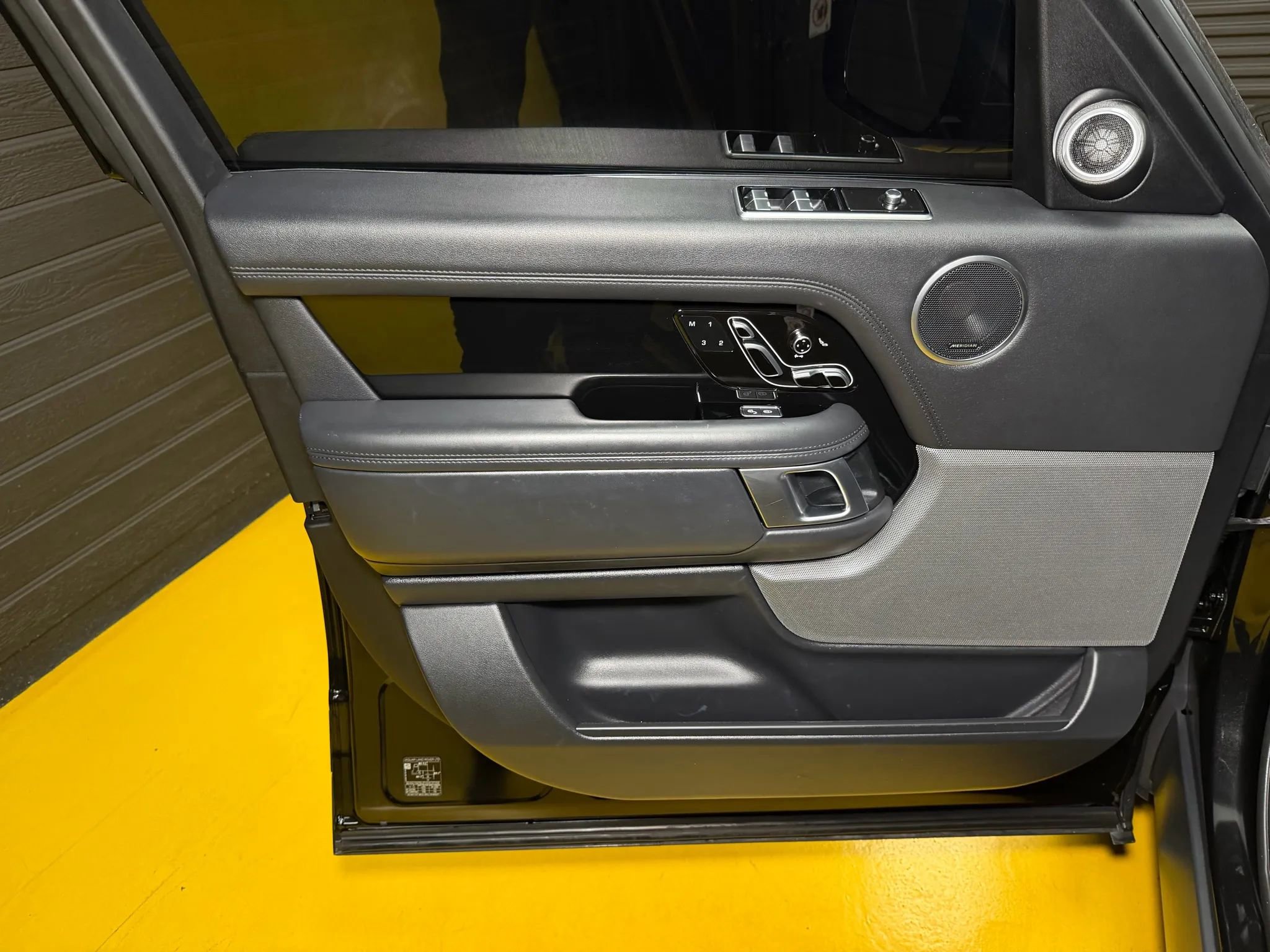 Used 2020 Land Rover Range Rover HSE image 37
